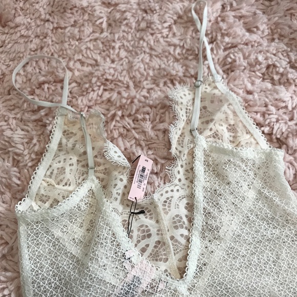 VS Crochet Lace Scoop Neck Teddy! - Picture 4 of 6